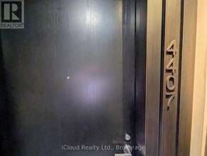 Building Photo - 501 Yonge St