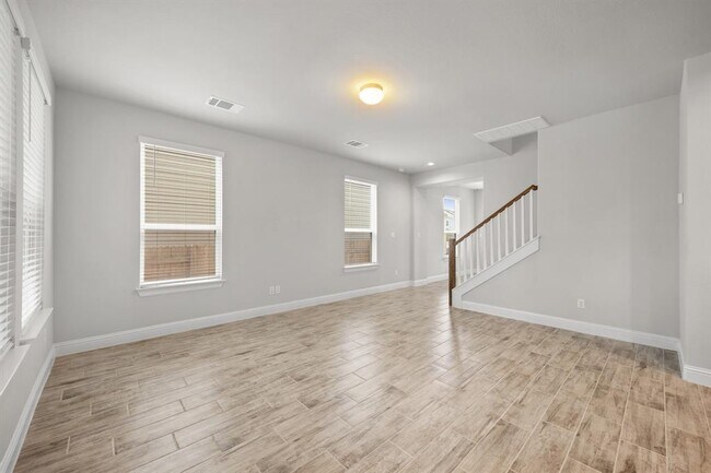 Building Photo - 173 Riverhill Dr