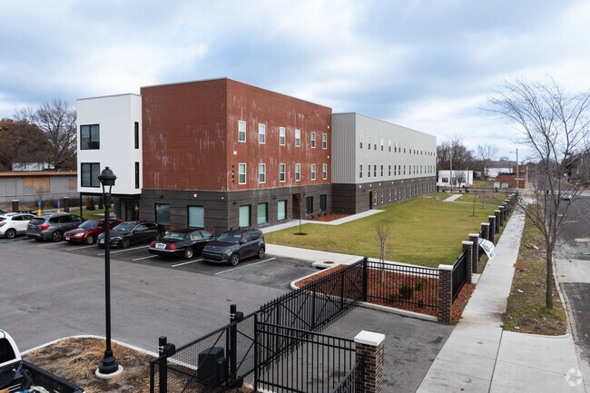 Building Photo - Alumnus Gardens