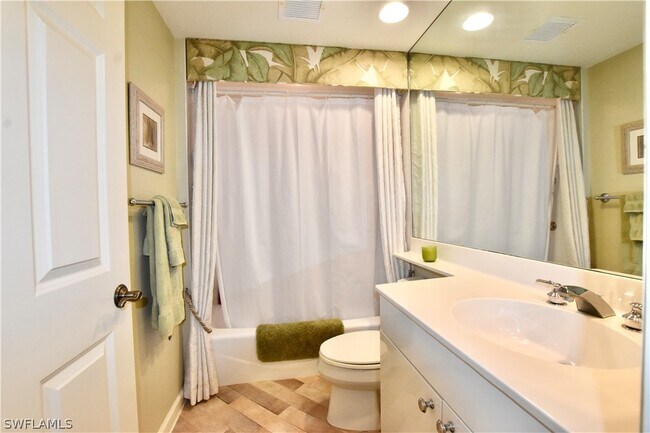 Foto del edificio - 430 Cove Tower Dr