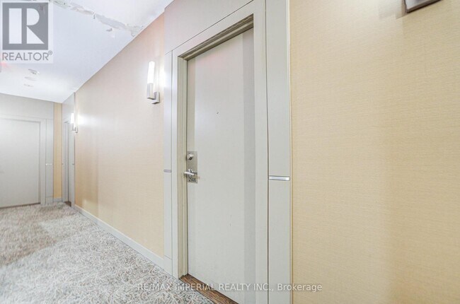 Building Photo - 330-2330 Burnhamthorpe Rd W