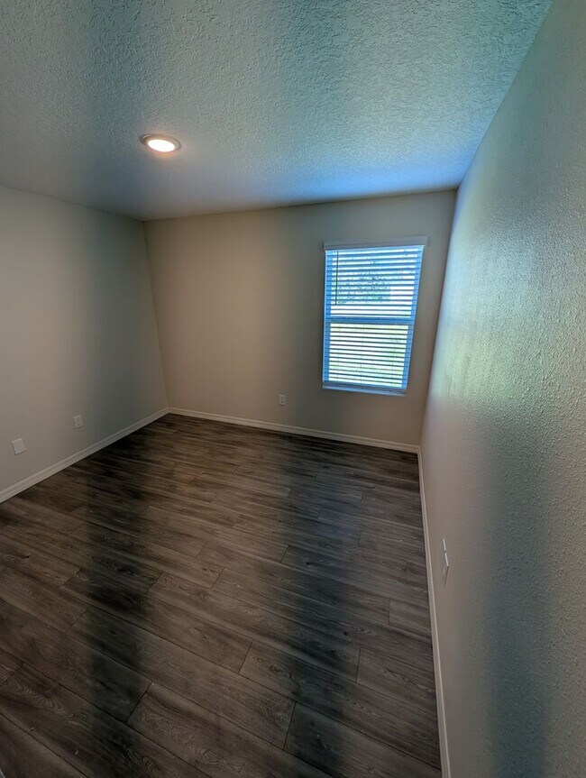 Building Photo - Beautiful 4-Bedroom Home in Jacksonville, FL