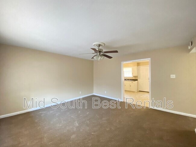 Foto del edificio - 1906 Kelly Dr