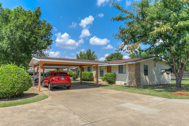 Building Photo - Norman Apartments