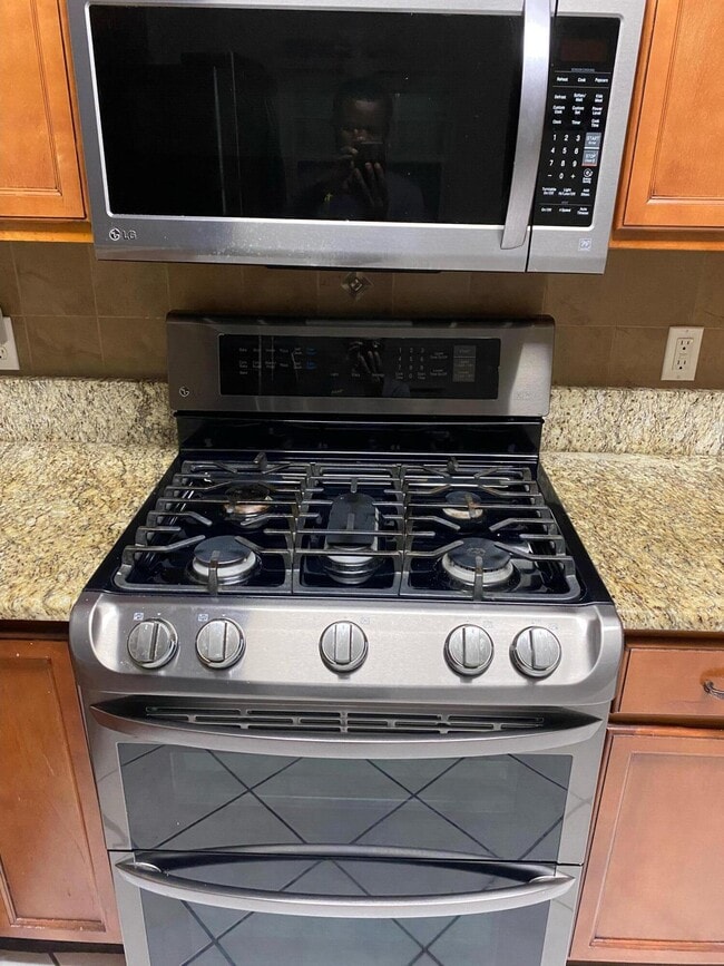 Building Photo - 1219 S 10th St