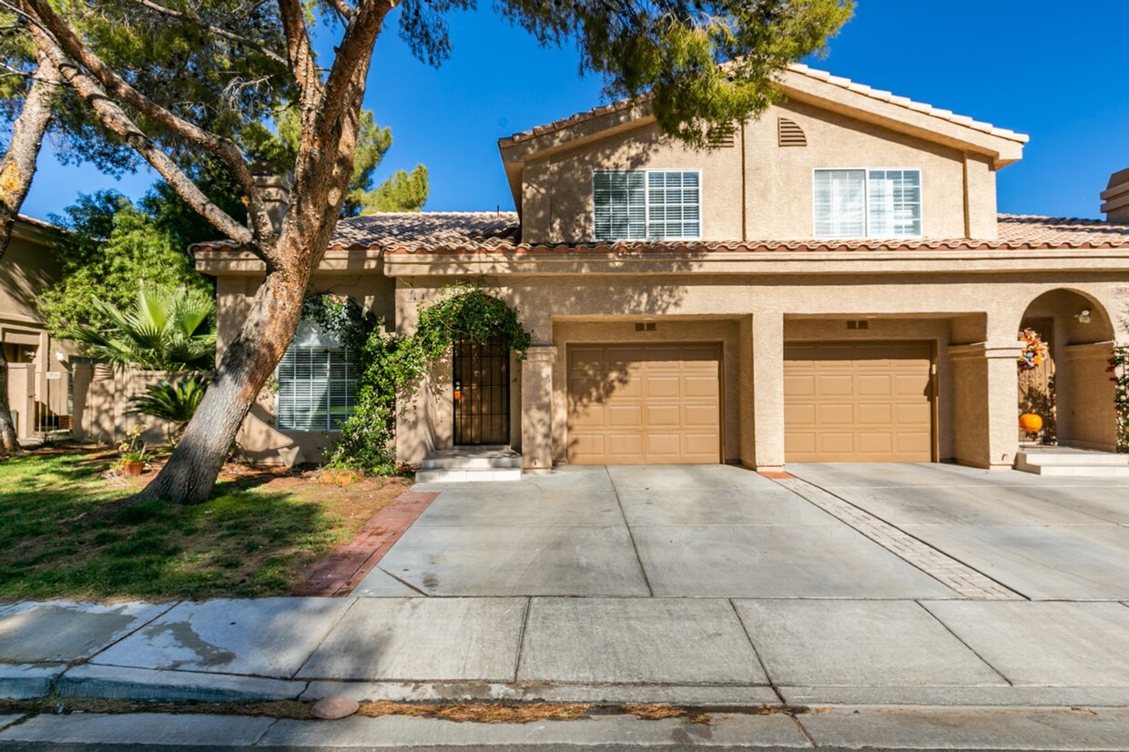 Primary Photo - Stunning Townhouse in Prime Green Valley L...