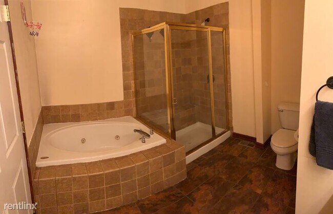 Building Photo - 4 br, 3.5 bath House - 3785 Whispercreek