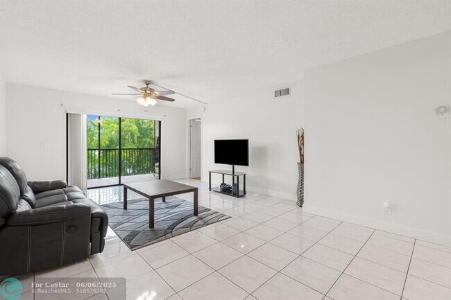 Foto del edificio - 6575 W Oakland Park Blvd