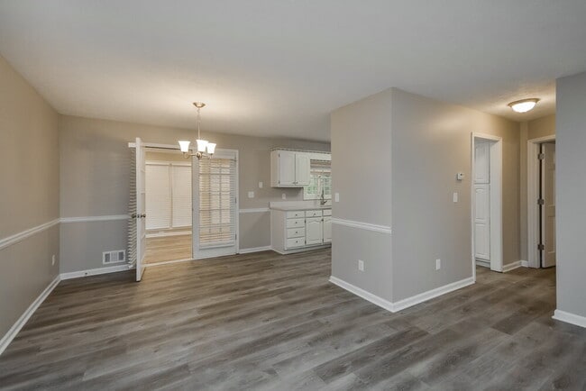 Building Photo - 9245 Tara Dr SW