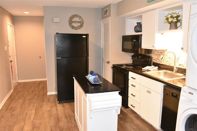 Foto del edificio - 12900 Walden Rd