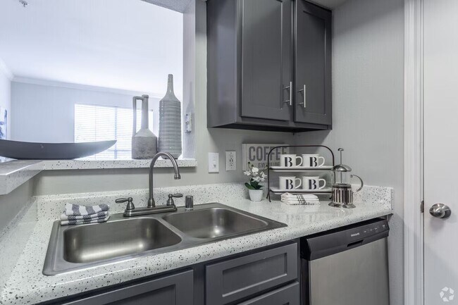 Foto del edificio - Live Large, Save Larger