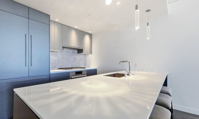 Building Photo - Luxury 1 Bed • 1 Bath at Spire Condominiums