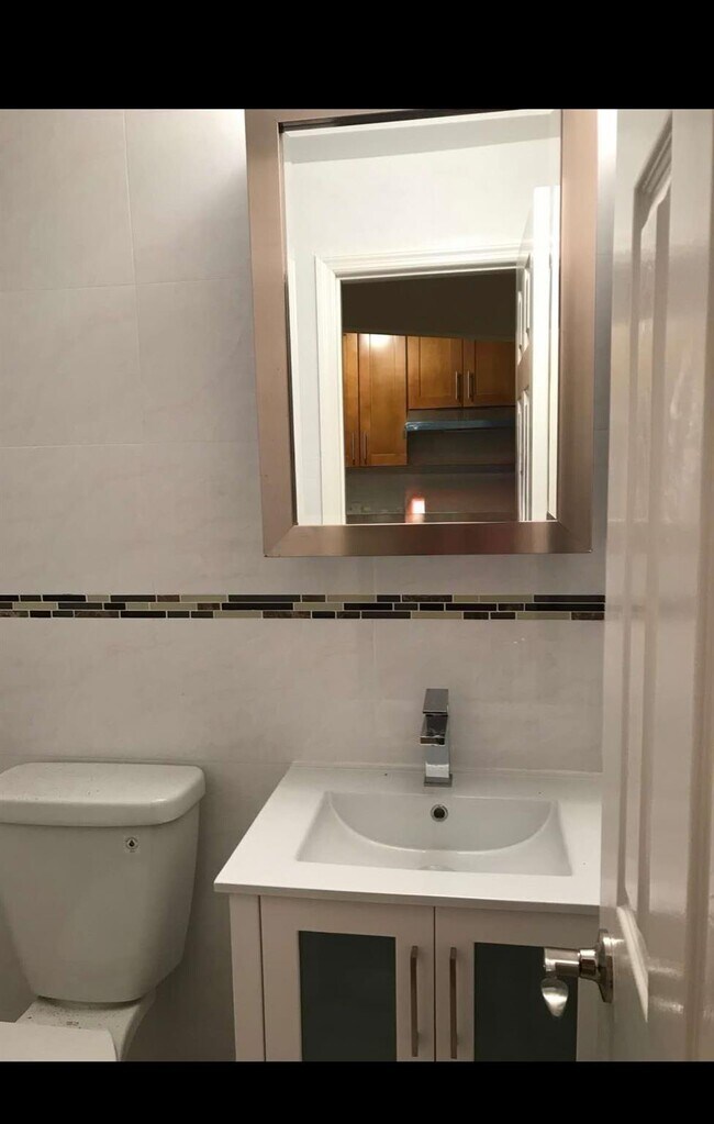 Foto del edificio - 77-36 169th St