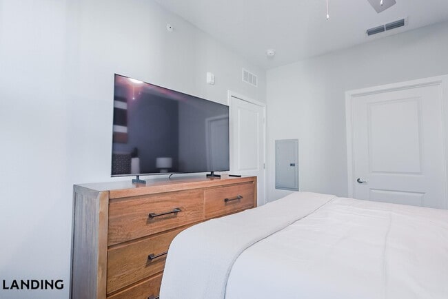 Foto del edificio - 2331 Commerce Park Dr NE