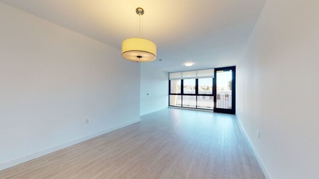 Building Photo - Luxury 2 Bedroom / 2 Bathroom at The Amado...