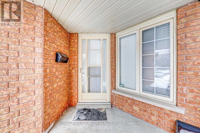 Photo du bâtiment - 350 Aylesworth Ave