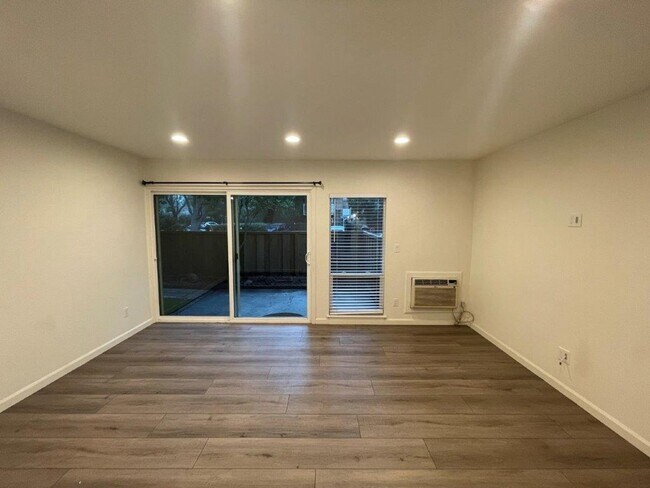 Building Photo - Coming Soon! Fully updated 2 bedroom 1.5 b...