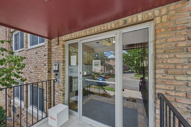 Foto del edificio - 2630 Pleasant Ave