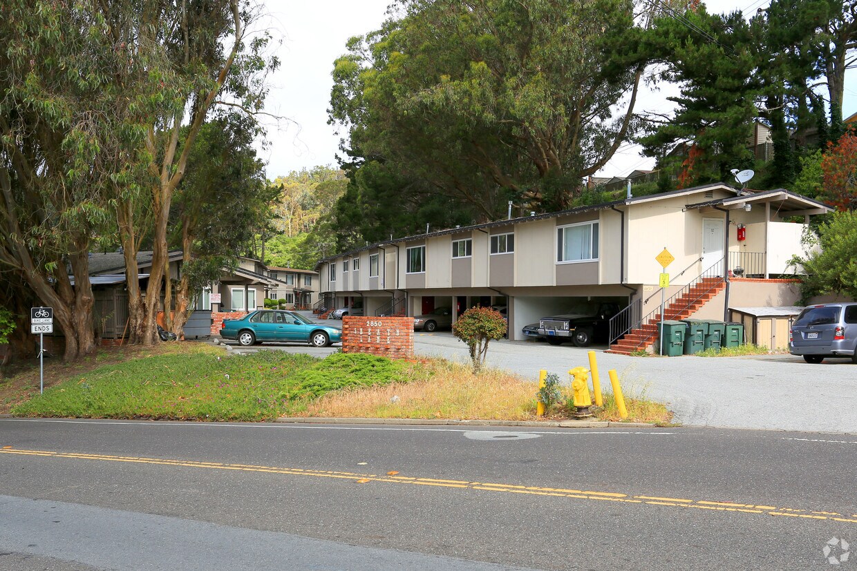 Primary Photo - 2850 Sneath