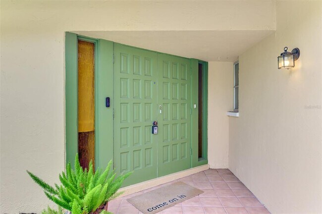 Foto del edificio - 4946 Commonwealth Dr