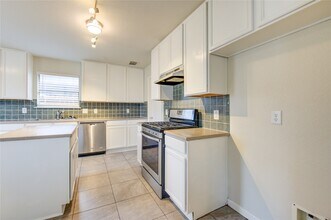 Building Photo - 15518 Miller House Ln