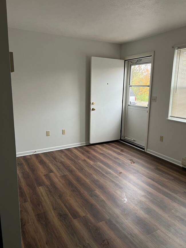 Building Photo - One bedroom apartment for rent near EMU in...