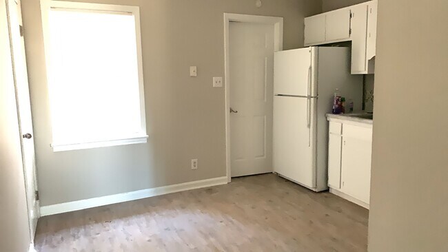 Foto del edificio - 2 bedroom 1 bath duplex