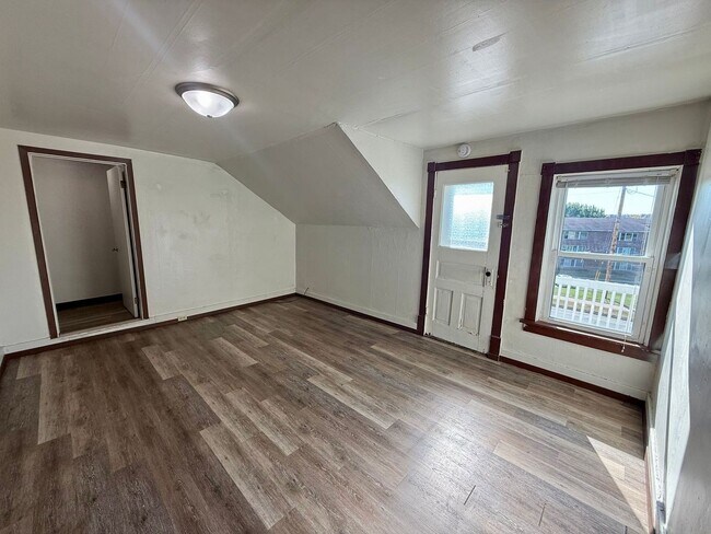 Foto del edificio - 1305 Merrill Ave