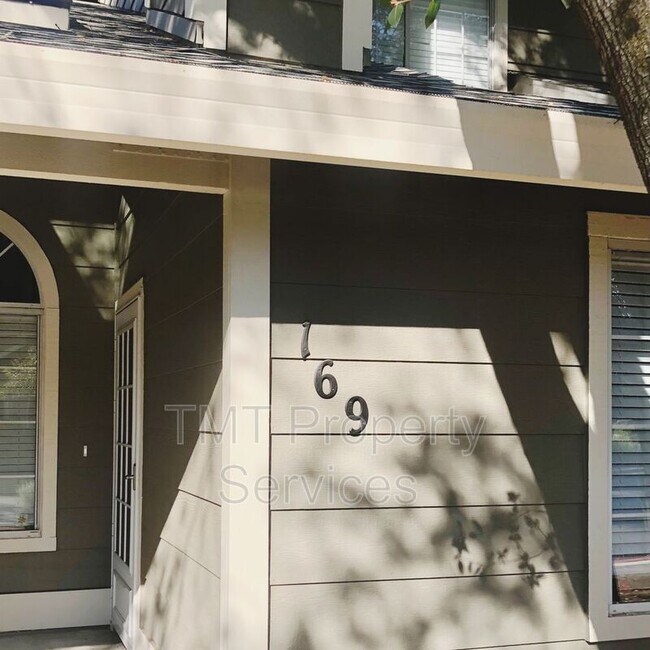 Foto del edificio - 169 Pierpoint Cir