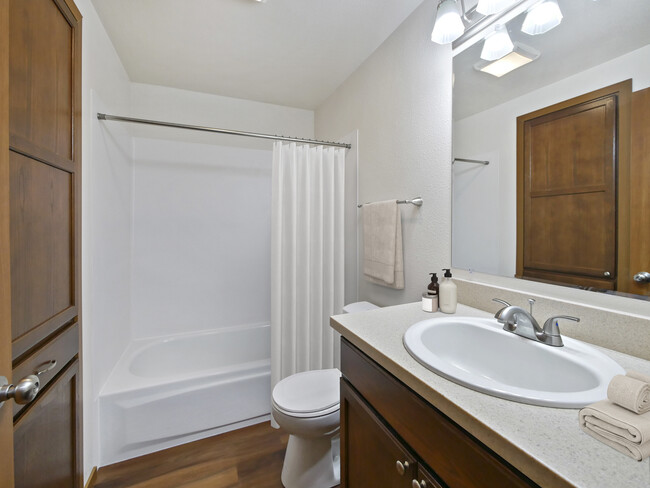 Premium bathroom - Benson Village