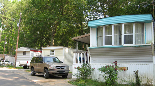 Building Photo - Double E Mobile Home Ranch