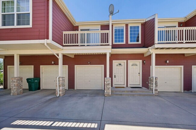 Building Photo - Warm and Inviting 2 Bedroom, 2 Full Bath Upper Unit with Central A/C and Mountain Views!