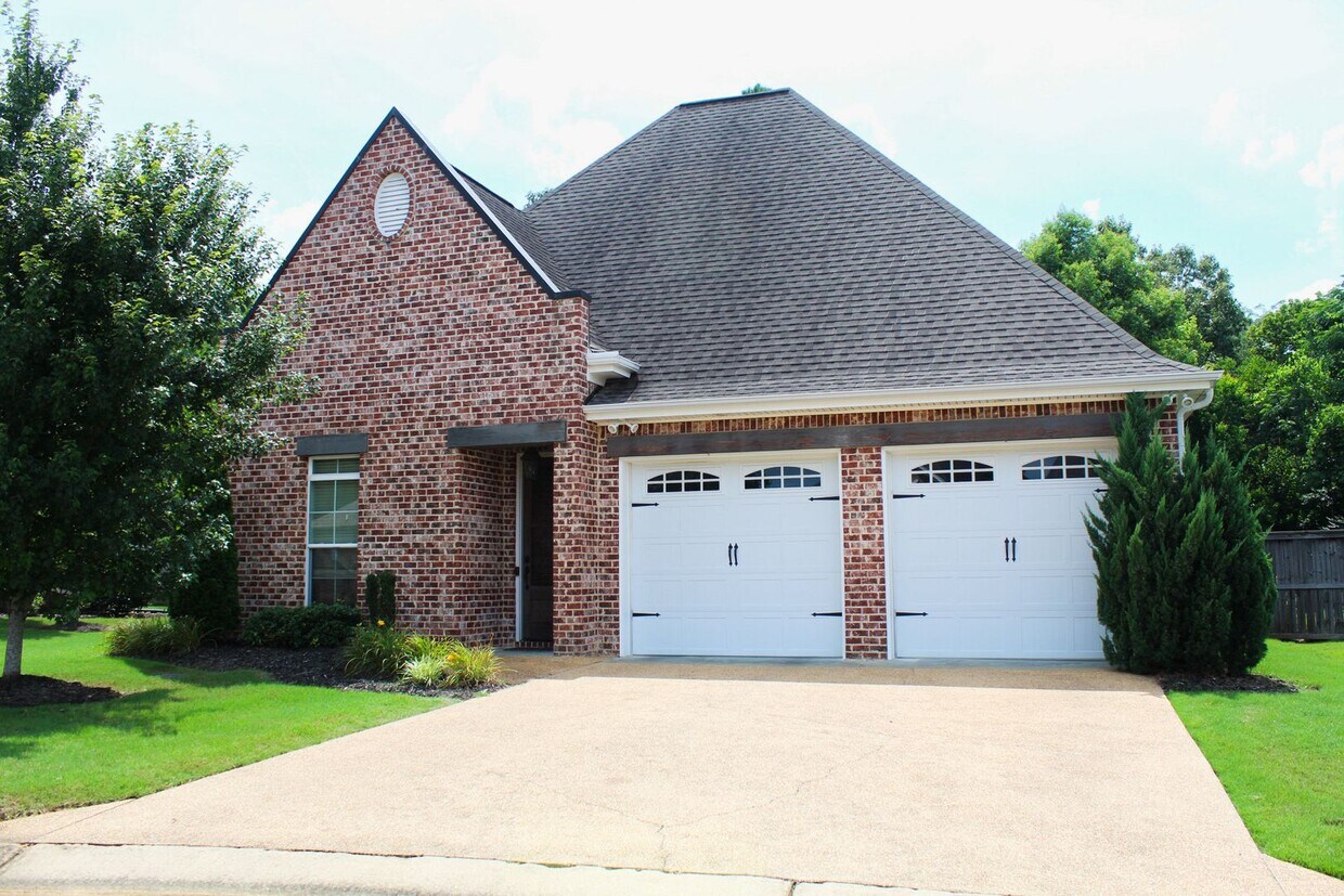 Foto principal - Charming 3-Bedroom, 2-Bath Home in Starkvi...