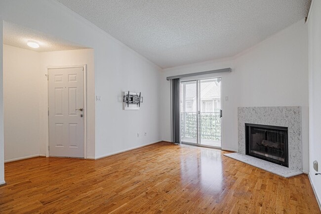 Building Photo - 3770 Lovers Wood Ln