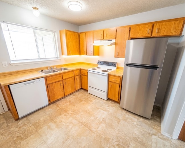 Building Photo - 1315 Quail Cir