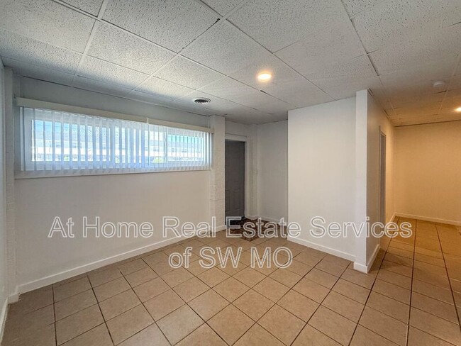 Building Photo - 3342 E Linwood St