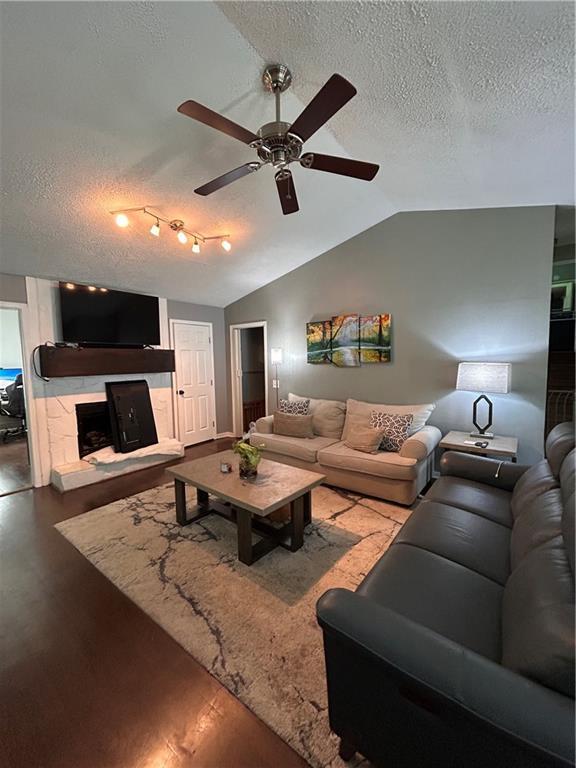 Foto del edificio - 2134 Atkinson Ln
