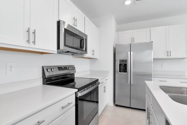 Building Photo - Brand-New 3BR/2.5BA Townhome in Lakewood Ranch — Internet, Trash, & Lawn Care Included