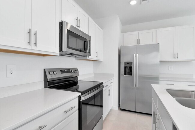 Foto del edificio - Brand-New 3BR/2.5BA Townhome in Lakewood Ranch — Internet, Trash, & Lawn Care Included