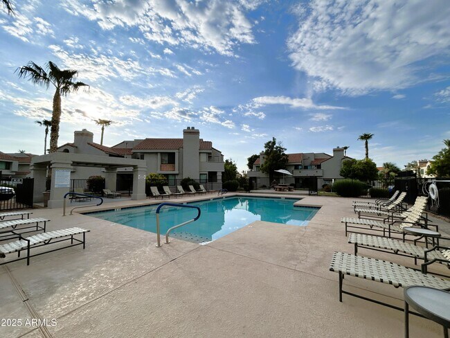 Foto del edificio - 10055 E Mountainview Lake Dr