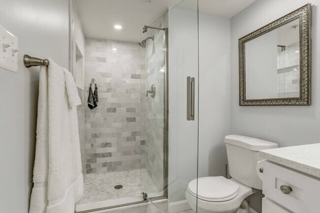 Foto del edificio - BEAUTIFUL 4 LEVEL TOWNHOME IN GERMANTOWN. 4 BEDROOM, 4.5 BATHS