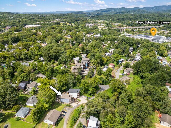 Foto del edificio - 125 Waynesville Ave