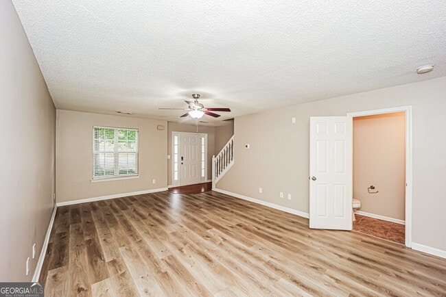 Foto del edificio - 6116 Hickory Ln Dr