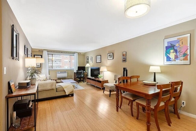 Foto del edificio - 39-65 52nd St