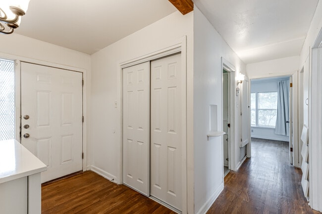 Foto del edificio - 354 Brettonwood Dr