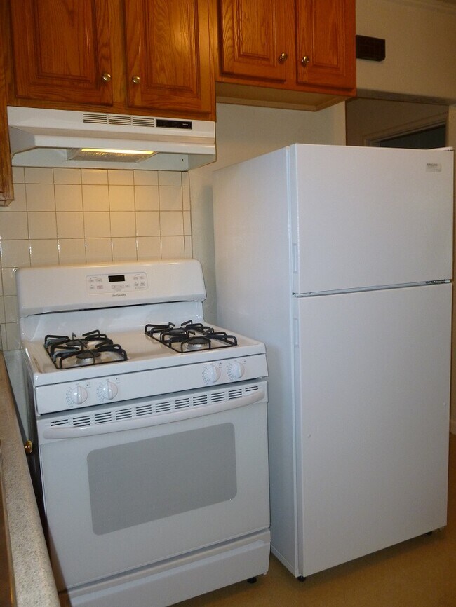 Building Photo - 3725 Castro Valley Blvd