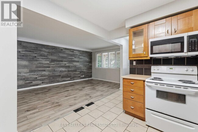 Building Photo - 88 Rykert St
