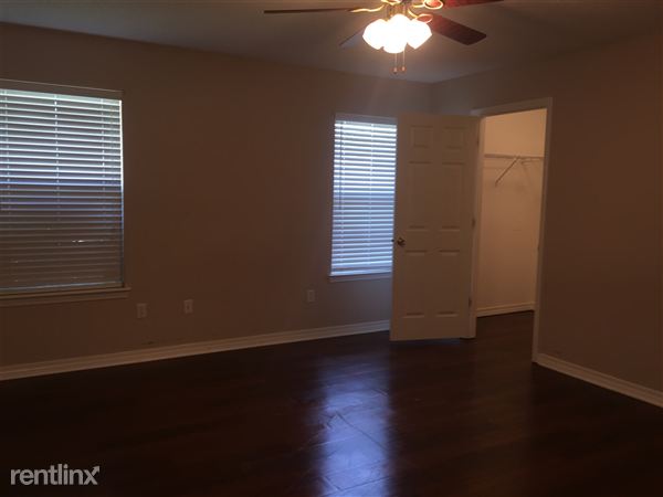 Building Photo - 7312 Oak Cove Dr