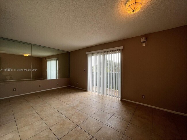 Building Photo - 8905 NW 28th Dr