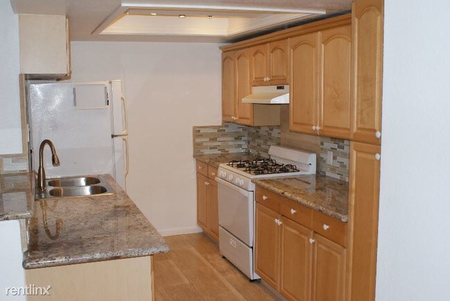 Building Photo - 16821 Green Ln